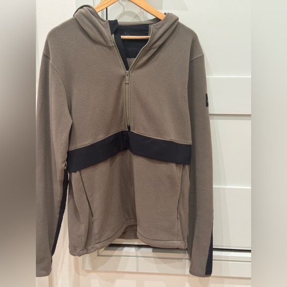 ALO Yoga Other - ALO Yoga Men's Performance Jacket in Taupe and Black